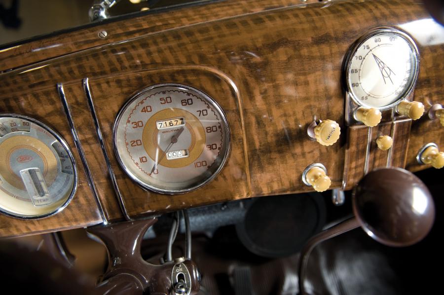  Ford V8 DeLuxe Roadster 1937 года  (фото 6 из 9)